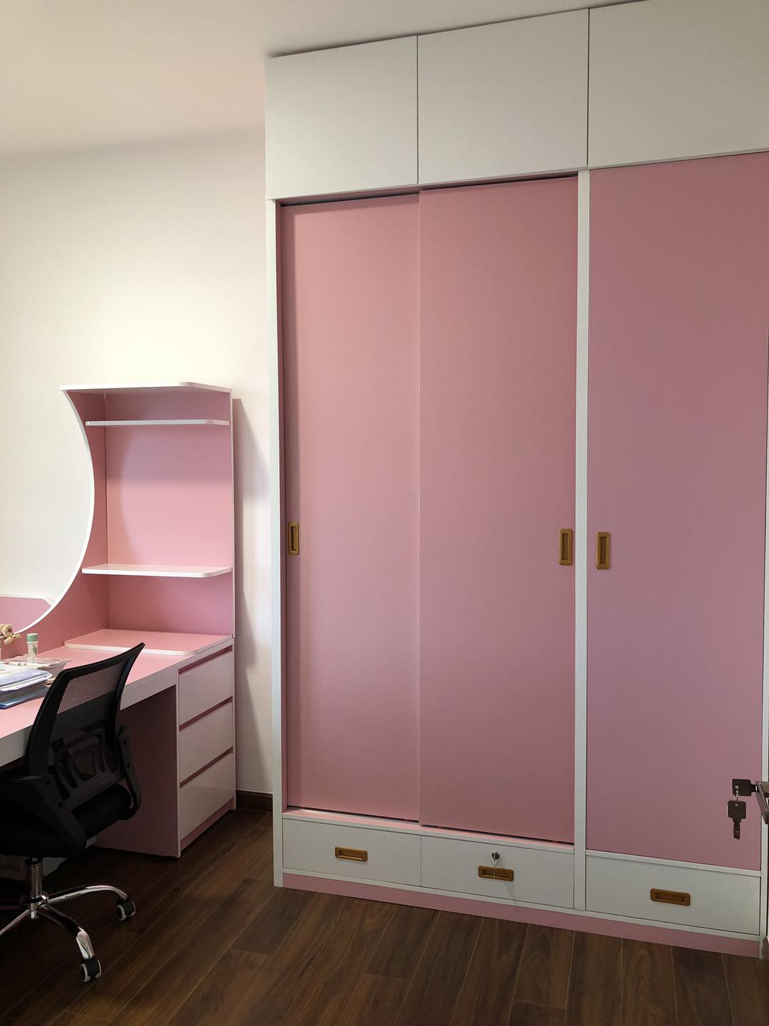 27 - https://mitifurniture.com | ร้านมิติเฟอร์นิเจอร์ รับผลิตเฟอร์นิเจอร์สั่งทำตามแบบ เคาน์เตอร์ ตู้โชว์สินค้า โดยช่างมืออาชีพ งานละเอียด ใช้วัสดุเกรดพรีเมียม ตอบโจทย์ทุกดีไซน์เพื่อธุรกิจและบ้านของคุณ ปรึกษาฟรี